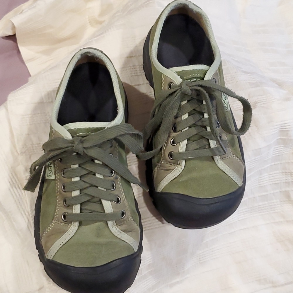 Keen lace up shoes